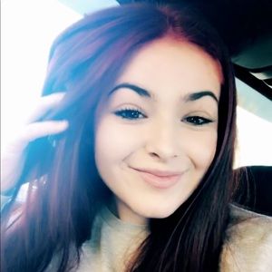 Meet your Posher, Alicia